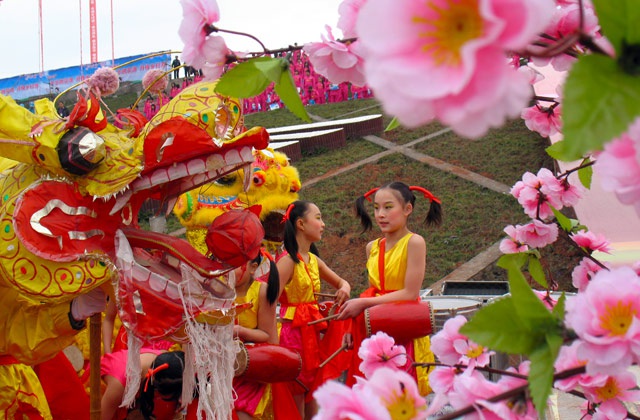 丹棱桃花源鄉(xiāng)村游品牌營(yíng)銷(xiāo)策劃-新聞發(fā)布會(huì)、開(kāi)幕式、民間嗩吶英雄匯、“我家果園”認(rèn)養(yǎng)、文藝晚會(huì)、高峰論壇